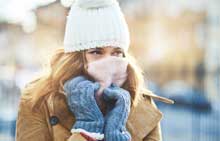 femme-couverte-hiver-conseil-voyageur-grand-froid