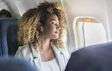 femme en avion conseil voyageur regles d'hygiène en avion