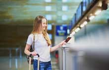 femme-avec-passeport-conseil-voyageur-vol-passeport