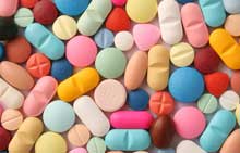 pilules-colorées-conseil-voyageur-trousse-de-santé
