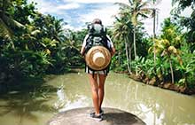 femme en voyage sac à dos conseil voyageur Europ Assistance