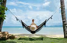 femme en vacances au soleil conseil voyageur Europ Assistance
