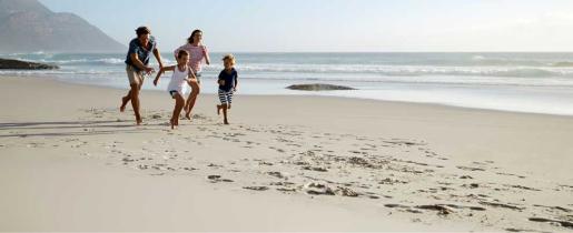 famille heureuse en vacances assurance europ assistance