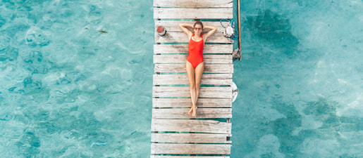 femme en vacances assurance voyage europ assistance