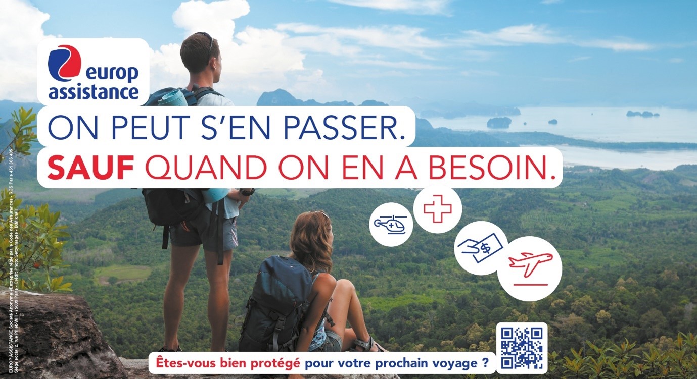 Europ Assistance campagne pub couple randonneur vue fôret
