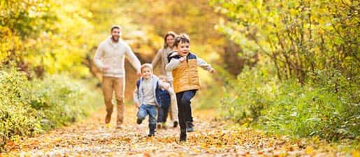 famille heureuse en vacances assurance europ assistance